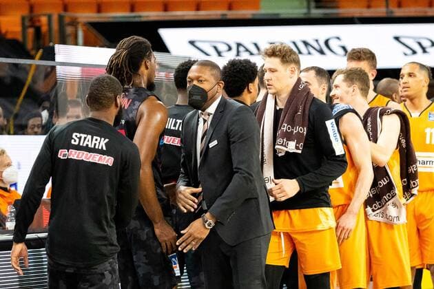 happy winners, Ratiopharm Ulm wins against Jobstairs Giessen 46ers with 109 79 GER, Ratiopharm Ulm vs JobStairs Giessen 46ers, easycredit 1 Bundesliga Basketball, 27 Matchday, Season 2020 21, 10 04 2021 Ratiopharm Ulm vs JobStairs Giessen 46ers, 1 Basketball Bundesliga Neu Ulm Copyright: xEibner-Pressefoto RogerxBuerkex EP_EER