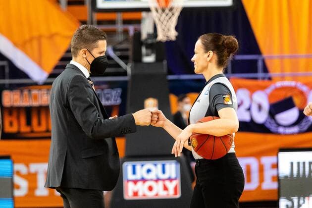 happy winners, Ratiopharm Ulm wins against Jobstairs Giessen 46ers with 109 79 Jaka Lakovic Ratiopharm Ulm coach GER, Ratiopharm Ulm vs JobStairs Giessen 46ers, easycredit 1 Bundesliga Basketball, 27 Matchday, Season 2020 21, 10 04 2021 Ratiopharm Ulm vs JobStairs Giessen 46ers, 1 Basketball Bundesliga Neu Ulm Copyright: xEibner-Pressefoto RogerxBuerkex EP_EER