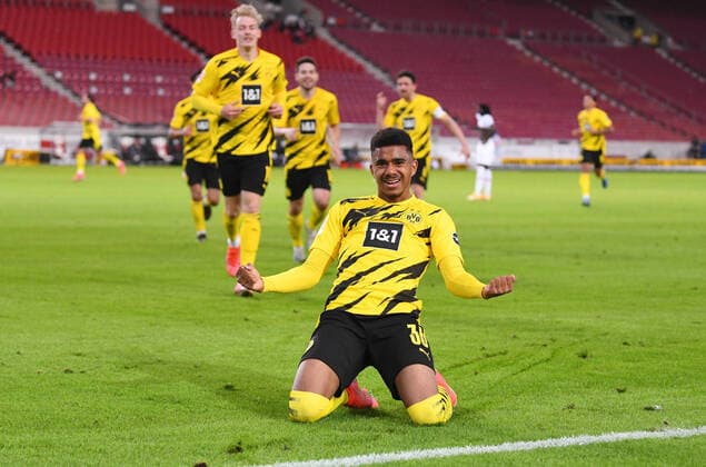 Bilder des Jahres 2021, Sport 04 April Sport Themen der Woche KW14 Fussball 1. Bundesliga Saison 2020 2021 28. Spieltag VfB Stuttgart - Borussia Dortmund 10.04.2021 JUBEL Borussia Dortmund; Torschuetze zum 3-2 Ansgar Knauff *** Football 1 Bundesliga Season 2020 2021 28 Matchday VfB Stuttgart Borussia Dortmund 10 04 2021 JUBEL Borussia Dortmund Goalscorer to 3 2 Ansgar Knauff