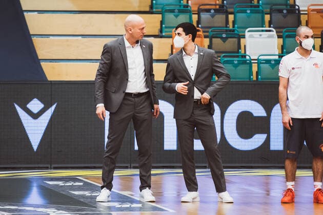 easyCredit BBL 27 Matchday RASTA Vechta vs NINERS Chemnitz, 10 04 2021 Rodrigo Pastore NINERS Chemnitz, Head Coach , Daniel Sokolovsky NINERS Chemnitz, Assistant Coach easyCredit BBL 27 Matchday RASTA Vechta vs NINERS Chemnitz on 10 04 2021 in Vechta RASTA Dome , Germany, Copyright: xBEAUTIFULxSPORTS Neddermannx
