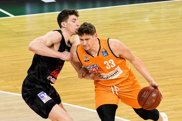 GER, BBL, ratiopharm ulm vs JobStairs GIESSEN 46ers 27 02 2021, ratiopharm arena, Neu Ulm, GER, BBL, ratiopharm ulm vs JobStairs GIESSEN 46ers, in picture Alen Phanic Giessen, 8 , Patrick Heckmann Ulm, 33 nordphotoxGmbHx xHafner nph00200
