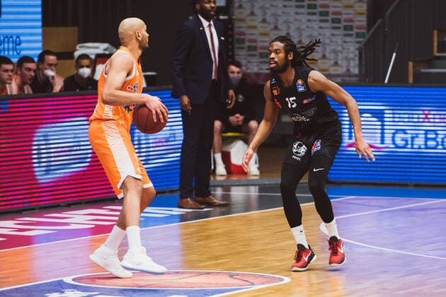 easyCredit BBL 27 Matchday RASTA Vechta vs NINERS Chemnitz, 10 04 2021 Stefan Peno RASTA Vechta, 4 , Marcus Thornton NINERS Chemnitz, 15 easyCredit BBL 27 Matchday RASTA Vechta vs NINERS Chemnitz on 10 04 2021 in Vechta RASTA Dome , Germany, Copyright: xBEAUTIFULxSPORTS Neddermannx
