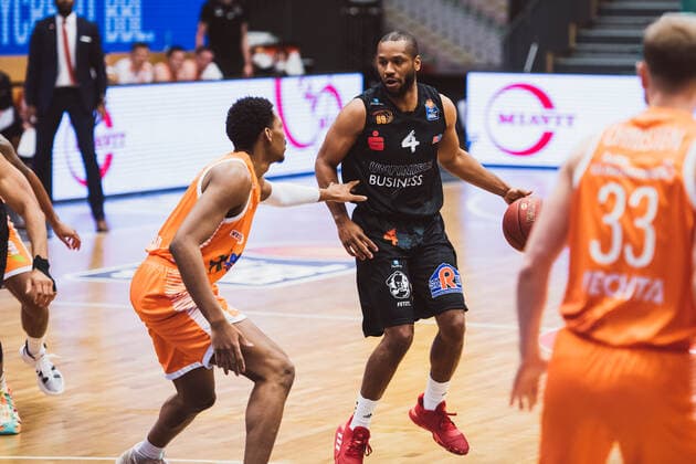 easyCredit BBL 27 Matchday RASTA Vechta vs NINERS Chemnitz, 10 04 2021 ShaMarkus Kennedy RASTA Vechta, 3 , Virgil Matthews NINERS Chemnitz, 4 easyCredit BBL 27 Matchday RASTA Vechta vs NINERS Chemnitz on 10 04 2021 in Vechta RASTA Dome , Germany, Copyright: xBEAUTIFULxSPORTS Neddermannx