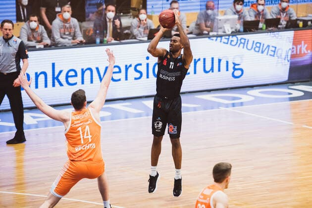 easyCredit BBL 27 Matchday RASTA Vechta vs NINERS Chemnitz, 10 04 2021 Isiaha Mike NINERS Chemnitz, 11 , Philipp Herkenhoff RASTA Vechta, 14 easyCredit BBL 27 Matchday RASTA Vechta vs NINERS Chemnitz on 10 04 2021 in Vechta RASTA Dome , Germany, Copyright: xBEAUTIFULxSPORTS Neddermannx
