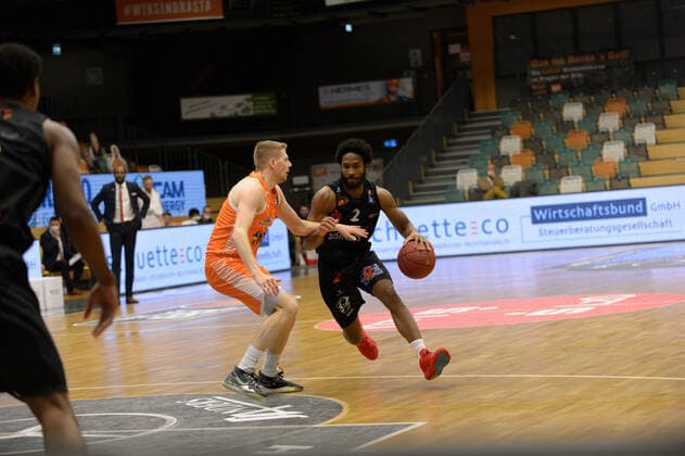 Tim HASBARGEN 6 Rasta Vechta , Terrell HARRIS 2 Niners Chemnitz Rasta Vechta vs Niners Chemnitz, Basketball, easyCredit BBL Bundesliga, 10 04 2021, 27 Matchday, Season 2020 2021 Copyright xErikxHillmer EIBNERx EP ehr Rasta Vechta vs Niners Chemnitz, Basketball, easyCredit BBL Bundesliga, 10 04 2021, 27 Matchday, Season 2020 2021 Vechta Copyright: xErikxHillmer EIBNERx EP_ehr