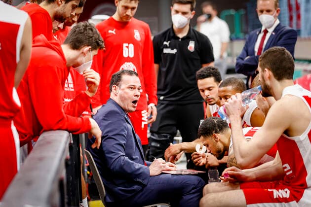 Center Headcoach Johan Roijakkers Brose Bamberg medi Bayreuth Brose Bamberg, easyCredit Basketball Bundesliga, Saison 2020 2021, 27 Spieltag, Bayreuth, Germany, Oberfrankenhalle, 10 04 2021 Copyright: DanielxLöb