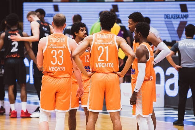 easyCredit BBL 27 Matchday RASTA Vechta vs NINERS Chemnitz, 10 04 2021 Robin Manuel Christen RASTA Vechta, 33 , Edgar Sosa RASTA Vechta, 12 , Jordan Kahlil Barnett RASTA Vechta, 21 , ShaMarkus Kennedy RASTA Vechta, 3 , Joshua Adam Young RASTA Vechta, 8 easyCredit BBL 27 Matchday RASTA Vechta vs NINERS Chemnitz on 10 04 2021 in Vechta RASTA Dome , Germany, Copyright: xBEAUTIFULxSPORTS Neddermannx