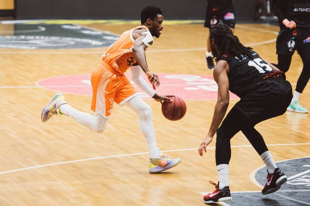 easyCredit BBL 27 Matchday RASTA Vechta vs NINERS Chemnitz, 10 04 2021 Joshua Adam Young RASTA Vechta, 8 , Marcus Thornton NINERS Chemnitz, 15 easyCredit BBL 27 Matchday RASTA Vechta vs NINERS Chemnitz on 10 04 2021 in Vechta RASTA Dome , Germany, Copyright: xBEAUTIFULxSPORTS Neddermannx