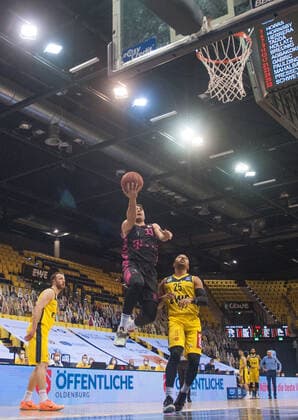 GER, Basketball, EWE Baskets Oldenburg vs Telekom Baskets Bonn 10 04 2021, EWE Arena, Oldenburg, GER, easy Credit BBL, EWE Baskets Oldenburg vs Telekom Baskets Bonn, in picture Anthony DiLEO Telekom Baskets Bonn 11 Philipp SCHWETHELM EWE Baskets Oldenburg 33 Phil PRESSEY EWE Baskets Oldenburg 25 nordphotoxRojahn nph00310