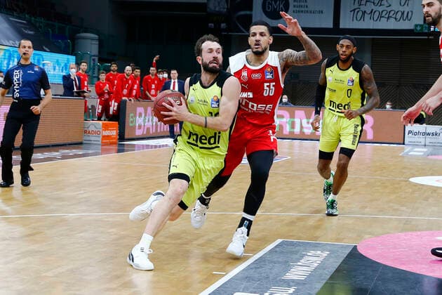 27 Matchday of the easyCredit BBL Basketball Bundesliga on 10 April 2021at the Oberfrankenhalle in Bayreuth Bavaria Germany Season 2020 2021 Medi Bayreuth vs Brose Bamberg Bastian Doreth Medi Bayreuth 10 left Tyler Larson Brose Bamberg 55 right