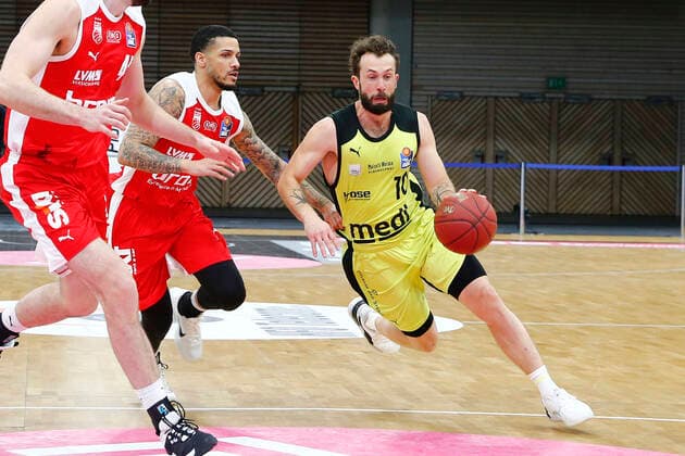 27 Matchday of the easyCredit BBL Basketball Bundesliga on 10 April 2021at the Oberfrankenhalle in Bayreuth Bavaria Germany Season 2020 2021 Medi Bayreuth vs Brose Bamberg Bastian Doreth Medi Bayreuth 10 right Tyler Larson Brose Bamberg 55 left