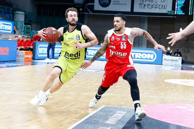 27 Matchday of the easyCredit BBL Basketball Bundesliga on 10 April 2021at the Oberfrankenhalle in Bayreuth Bavaria Germany Season 2020 2021 Medi Bayreuth vs Brose Bamberg Bastian Doreth Medi Bayreuth 10 left Tyler Larson Brose Bamberg 55 right
