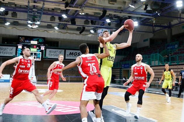 27 Matchday of the easyCredit BBL Basketball Bundesliga on 10 April 2021at the Oberfrankenhalle in Bayreuth Bavaria Germany Season 2020 2021 Medi Bayreuth vs Brose Bamberg Andreas Seiferth Medi Bayreuth 11 right Kenneth Ogbe Brose Bamberg 25 left