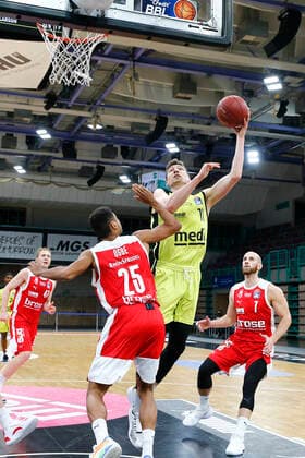 27 Matchday of the easyCredit BBL Basketball Bundesliga on 10 April 2021at the Oberfrankenhalle in Bayreuth Bavaria Germany Season 2020 2021 Medi Bayreuth vs Brose Bamberg Andreas Seiferth Medi Bayreuth 11 right Kenneth Ogbe Brose Bamberg 25 left