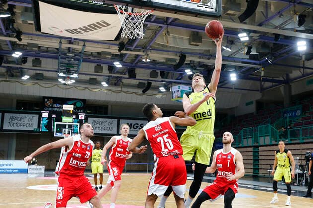 27 Matchday of the easyCredit BBL Basketball Bundesliga on 10 April 2021at the Oberfrankenhalle in Bayreuth Bavaria Germany Season 2020 2021 Medi Bayreuth vs Brose Bamberg Andreas Seiferth Medi Bayreuth 11 right Kenneth Ogbe Brose Bamberg 25 left