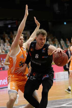 Tim HASBARGEN 6 Rasta Vechta , Jan Niklas WIMBERG 8 Niners Chemnitz Rasta Vechta vs Niners Chemnitz, Basketball, easyCredit BBL Bundesliga, 10 04 2021, 27 Matchday, Season 2020 2021 Copyright xErikxHillmer EIBNERx EP ehr Rasta Vechta vs Niners Chemnitz, Basketball, easyCredit BBL Bundesliga, 10 04 2021, 27 Matchday, Season 2020 2021 Vechta Copyright: xErikxHillmer EIBNERx EP_ehr