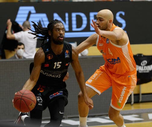Marcus THORNTON 15 Niners Chemnitz , Stefan PENO 4 Rasta Vechta Rasta Vechta vs Niners Chemnitz, Basketball, easyCredit BBL Bundesliga, 10 04 2021, 27 Matchday, Season 2020 2021 Copyright xErikxHillmer EIBNERx EP ehr Rasta Vechta vs Niners Chemnitz, Basketball, easyCredit BBL Bundesliga, 10 04 2021, 27 Matchday, Season 2020 2021 Vechta Copyright: xErikxHillmer EIBNERx EP_ehr