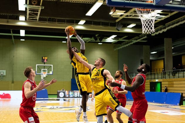 Roland Nyama Tigers Tübingen, 24 Daniel Keppeler Tigers Tübingen, 31 ¨¨¨Tigers Tübingen vs Bayer Giants Leverkusen, 2 Basketball, Bundesliga, Pro A, Barmer 2 Basketball, Matchday 30, Season 2020 2021, 10 04 2021, ¨¨ Tigers Tübingen Bayer Giants Leverkusen, Basketball, 2 Bundesliga, Barmer 2 Basketball, Matchday 30, Season 2020 2021, 10 04 2021 Rottenburg am Neckar. Copyright: xNinaxSander xEibnerxPressefotoxIx EP_NSR