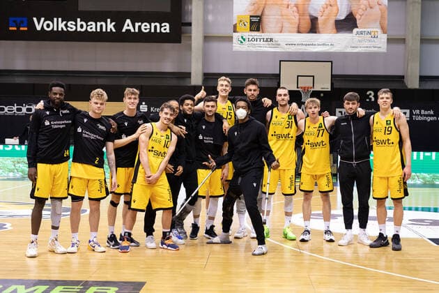 Closing photo of the season of the Tigers Tübingen1¨¨¨Tigers Tübingen vs Bayer Giants Leverkusen, 2 basketball, Bundesliga, Pro A, Barmer 2 basketball, matchday 30, season 2020 2021, 10 04 2021, ¨¨ Tigers Tübingen Bayer Giants Leverkusen, basketball, 2 Bundesliga, Barmer 2 basketball, matchday 30, season 2020 2021, 10 04 2021 Rottenburg am Neckar Copyright: xNinaxSander xEibnerxPressefotoxIx EP_NSR