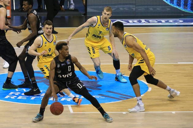 DEU, GER, easyCredit BBL, ALBA vs Hamburg, 10 04 2021, Mercedes Benz Arena, Berlin, DEU, GER, easyCredit BBL, ALBA vs Hamburg, in picture Jonas Mattisseck ALBA Berlin 9 , Niels Giffey ALBA Berlin 5 , Johannes Thiemann ALBA Berlin 32 , T J Shorts Hamburg Towers 0 nordphotoxGmbHx xEngler nph00076