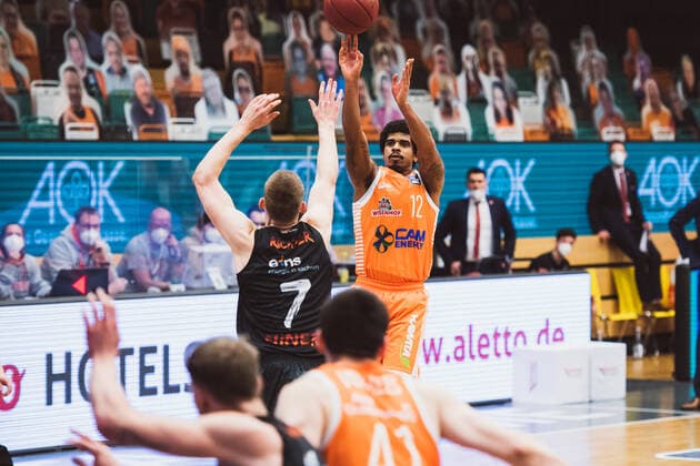 easyCredit BBL 27 Matchday RASTA Vechta vs NINERS Chemnitz, 10 04 2021 Jonas Richter NINERS Chemnitz, 7 , Edgar Sosa RASTA Vechta, 12 easyCredit BBL 27 Matchday RASTA Vechta vs NINERS Chemnitz on 10 04 2021 in Vechta RASTA Dome , Germany, Copyright: xBEAUTIFULxSPORTS Neddermannx