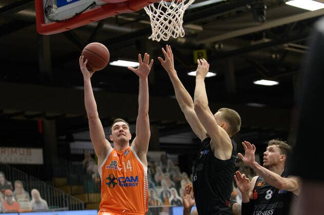 Philipp HERKENHOFF 14 Rasta Vechta , Jonas RICHTER 7 Niners Chemnitz Rasta Vechta vs Niners Chemnitz, Basketball, easyCredit BBL Bundesliga, 10 04 2021, 27 Matchday, Season 2020 2021 Copyright xErikxHillmer EIBNERx EP ehr Rasta Vechta vs Niners Chemnitz, Basketball, easyCredit BBL Bundesliga, 10 04 2021, 27 Matchday, Season 2020 2021 Vechta Copyright: xErikxHillmer EIBNERx EP_ehr