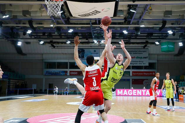 27 Matchday of the easyCredit BBL Basketball Bundesliga on 10 April 2021at the Oberfrankenhalle in Bayreuth Bavaria Germany Season 2020 2021 Medi Bayreuth vs Brose Bamberg Osvaldas Olisevicius Medi Bayreuth 31 right Dominic Lockhart Brose Bamberg 3 left