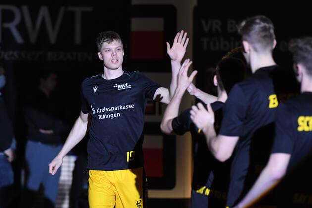 Basketball 2 Bundesliga 2020 2021 30 Matchday in Rottenburg in the Volksbank Arena 10 04 2021 Tigers Tuebingen Bayer Giants Leverkusen Elias Valtonen Tigers Tuebingen during the run in