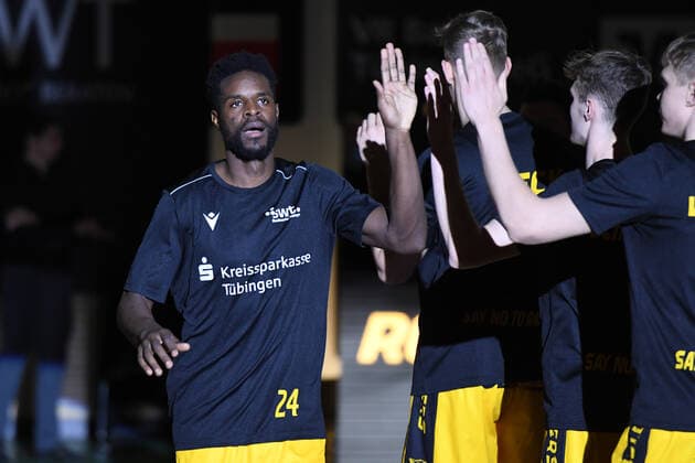 Basketball 2 Bundesliga 2020 2021 30 Matchday in Rottenburg in the Volksbank Arena 10 04 2021 Tigers Tuebingen Bayer Giants Leverkusen Roland Nyama Tigers Tuebingen during the run in