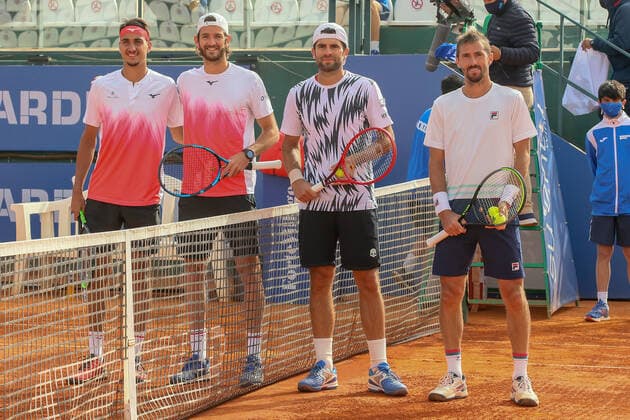 2021 Sardegna Open Tennis - 20210410 CAGLIARI, ITALY, APR 10: (L-R) Lorenzo Sonego, Andrea Vavassori, Simone Bolelli and Andres Molteni pose before to play the men s tennis doubles final match at the ATP, Tennis Herren Tour 250 Sardegna Open in Cagliari, Italy on April 10, 2021. Cagliari Tennis Club Cagliari Italy 6484_237412 Copyright: xGiampieroxSposito PentaxPressx