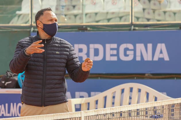 2021 Sardegna Open Tennis - 20210410 CAGLIARI, ITALY, APR 10: Referee Mohamed Lahyani during the men s tennis doubles final match at the ATP, Tennis Herren Tour 250 Sardegna Open in Cagliari, Italy on April 10, 2021. Cagliari Tennis Club Cagliari Italy 6484_237415 Copyright: xGiampieroxSposito PentaxPressx