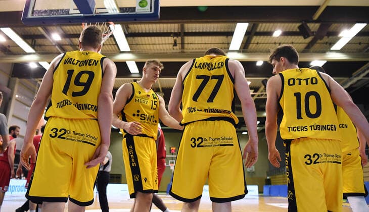 Basketball 2 Bundesliga 2020 2021 30 Matchday in Rottenburg at Volksbank Arena 10 04 2021 Tigers Tuebingen Bayer Giants Leverkusen Enttaeuachung Tigers Tuebingen Elias Valtonen, Jekabs Beck, Timo Lanmueller and Gianni Otto v li