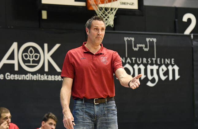 Basketball 2 Bundesliga 2020 2021 30 Matchday in Rottenburg at Volksbank Arena 10 04 2021 Tigers Tuebingen Bayer Giants Leverkusen Coach Hans Juergen Gnad Center, Bayer Giants Leverkusen