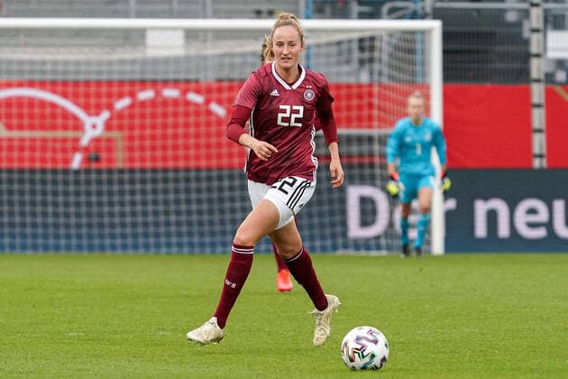 Fabienne Dongus DFB Women, 22 , on the ball, crop, full body, single image, action, action, 10 04 2021, Wiesbaden Germany , football, womens international match, Germany Australia, DFB DFL REGULATES PROHIBIT ANY USE OF PHOTOGRAPHS AS IMAGE SEQUENCES AND OR QUASI VIDEO xozx