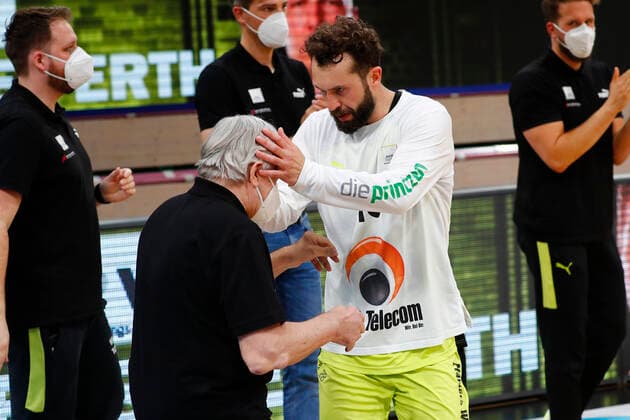 27 Matchday of the easyCredit BBL Basketball Bundesliga on 10 April 2021in the Oberfrankenhalle in Bayreuth Bavaria Germany season 2020 2021 Medi Bayreuth vs Brose Bamberg Medi Bayreuth coach Eddy Hübner left Bastian Doreth Medi Bayreuth 10 right