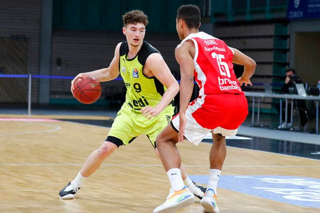 27 Matchday of the easyCredit BBL Basketball Bundesliga on 10 April 2021at the Oberfrankenhalle in Bayreuth Bavaria Germany Season 2020 2021 Medi Bayreuth vs Brose Bamberg Kay Bruhnke Medi Bayreuth 9 left Kenneth Ogbe Brose Bamberg 25 right