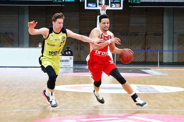 27 Matchday of the easyCredit BBL Basketball Bundesliga on 10 April 2021at the Oberfrankenhalle in Bayreuth Bavaria Germany Season 2020 2021 Medi Bayreuth vs Brose Bamberg David Walker Medi Bayreuth23 left Dominic Lockhart Brose Bamberg 3 right