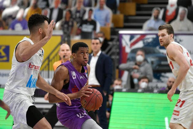 BG Göttingen S Oliver Baskets Würzburg 11 04 2021, Basketball Bundesliga easyCredit BBL, season 2020 2021, main round, BG Göttingen S Oliver Baskets Würzburg Göttingens Aubrey Dawkins on the ball Göttingen Lower Saxony Germany