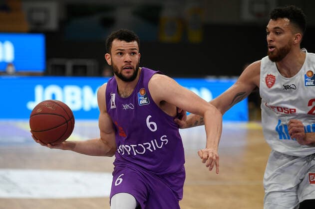 BG Göttingen S Oliver Baskets Würzburg 11 04 2021, Basketball Bundesliga easyCredit BBL, season 2020 2021, main round, BG Göttingen S Oliver Baskets Würzburg Göttingens Luke Nelson plays the ball Göttingen Lower Saxony Germany