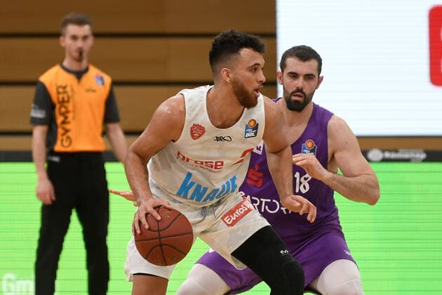BG Göttingen S Oliver Baskets Würzburg 11 04 2021, Basketball Bundesliga easyCredit BBL, 2020 2021 season, main round, BG Göttingen S Oliver Baskets Würzburg Würzburgs Brekkott Chapman l plays against Göttingens Harper Kamp Göttingen Lower Saxony Germany.