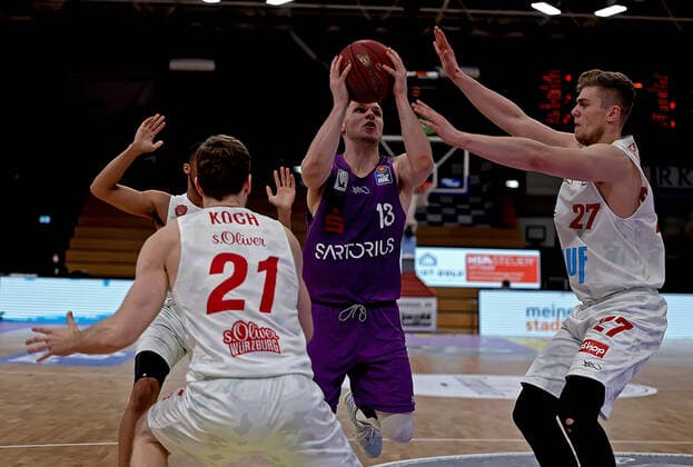 GSD zje123 season 2020 21 Easy credit Basketball Bundesliga BG Göttingen s Oliver Würzburg Göttingens Rihards Lomazs on the ball against Würzburgs Lonas Weitzel right.