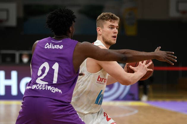 BG Göttingen S Oliver Baskets Würzburg 11 04 2021, Basketball Bundesliga easyCredit BBL, 2020 2021 season, main round, BG Göttingen S Oliver Baskets Würzburg Würzburgs Jonas Weitzel r plays against Göttingens Tai Odiase Göttingen Lower Saxony Germany.