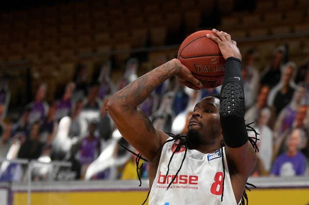 BG Göttingen S Oliver Baskets Würzburg 11 04 2021, Basketball Bundesliga easyCredit BBL, season 2020 2021, main round, BG Göttingen S Oliver Baskets Würzburg Würzburgs Robert Loewery throws to the basket Göttingen Lower Saxony Germany