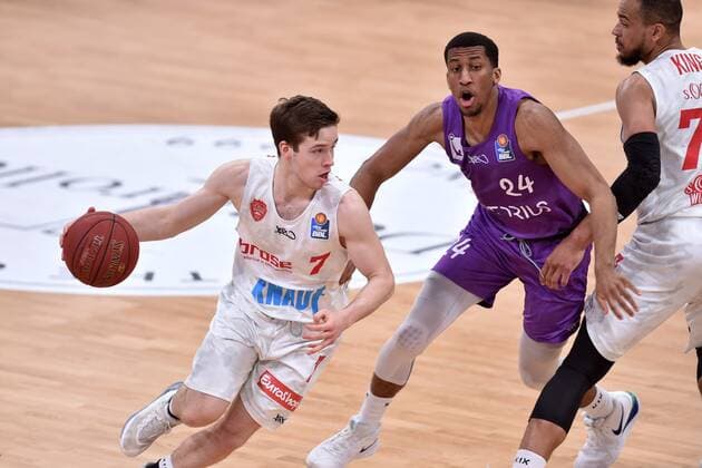 Nils Hassfurther s Oliver Wuerzburg sm Bsall , Aubrey Dawkins BG Goettingen L , Basketball, Bundesliga, BBL, BG Goettingen s Oliver Wuerzburg, 11 04 2021, BG Goettingen s Oliver Wuerzburg, Basketball, Bundesliga, GER, BBL, 11 04 2021 Goettingen Copyright: xEibner-Pressefotox-xRolandxSippelx