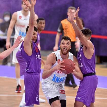 Brekkott Chapman s Oliver Wuerzburg , Luke Nelson BG Goettingen L , Marvin Omuvwie BG Goettingen R , Basketball, Bundesliga, BBL, BG Goettingen s Oliver Wuerzburg, 11 04 2021, BG Goettingen s Oliver Wuerzburg, Basketball, Bundesliga, GER, BBL, 11 04 2021 Goettingen Copyright: xEibner-Pressefotox-xRolandxSippelx