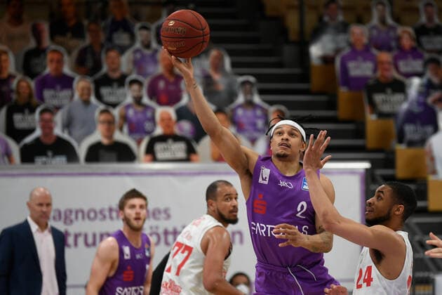 BG Göttingen S Oliver Baskets Würzburg 11 04 2021, Basketball Bundesliga easyCredit BBL, season 2020 2021, main round, BG Göttingen S Oliver Baskets Würzburg Göttingens Nelson Weidemann throws to the basket Göttingen Lower Saxony Germany