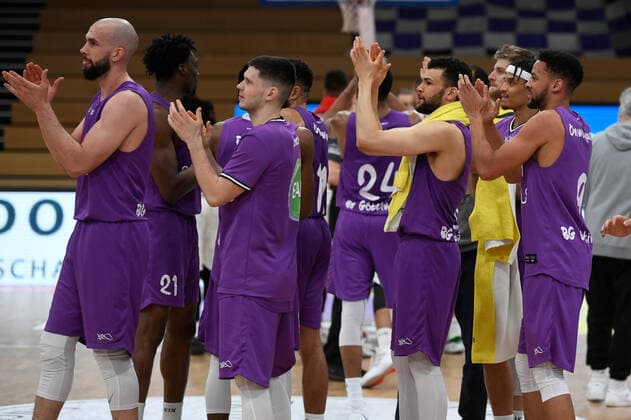 BG Göttingen S Oliver Baskets Würzburg 11 04 2021, Basketball Bundesliga easyCredit BBL, 2020 2021 season, main round, BG Göttingen S Oliver Baskets Würzburg Göttingens players cheer after the game Göttingen Lower Saxony Germany