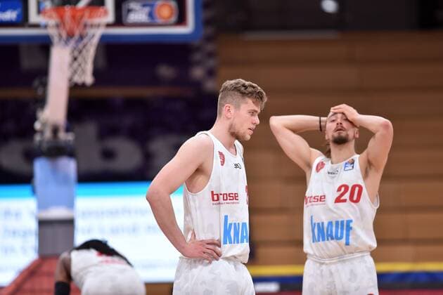 Jonas Weitzel s Oliver Wuerzburg L and Julian Albus R disappointed, frustrated, emotion , Basketball, Bundesliga, BBL, BG Goettingen s Oliver Wuerzburg, 11 04 2021, BG Goettingen s Oliver Wuerzburg, Basketball, Bundesliga, GER, BBL, 11 04 2021 Goettingen Copyright: xEibner-Pressefotox-xRolandxSippelx