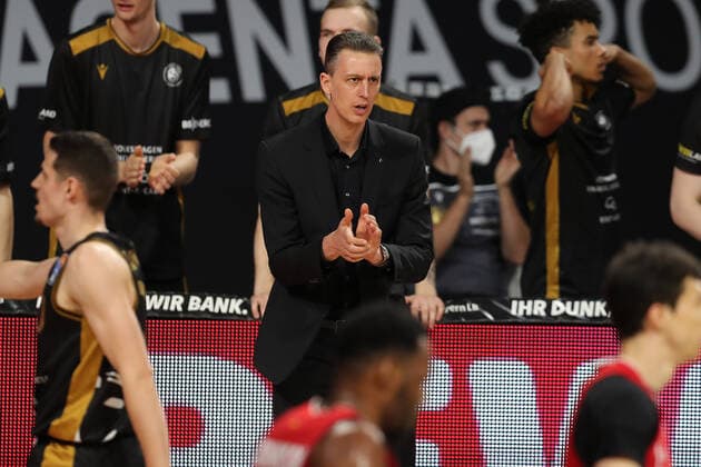 Head coach Pete Strobl Braunschweig GER, FC Bayern Basketball vs Loewen Braunschweig, basketball, easyCredit BBL, season 2020 2021, 11 04 2021, GER, FC Bayern Basketball vs Loewen Braunschweig, basketball, easyCredit BBL, season 2020 2021, 11 04 2021, Muenchen Copyright: xEIBNER MarcelxEngelbrechtx EP_EER