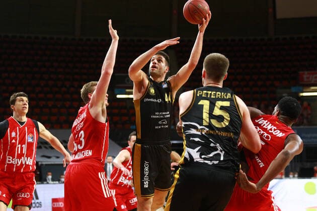 43 Leon Radosevic and 25 JaJuan Johnson FCBB red, against 44 Benedikt Turudic,with ball, 15 Martin Peterka, Braunschweig Basketball, 1 Bundesliga, BBL, FC Bayern Munich, Basketball Loewen Braunschweig at Audi Dome, 11 04 2021 PHOTO Mladen Lackovic LakoPress